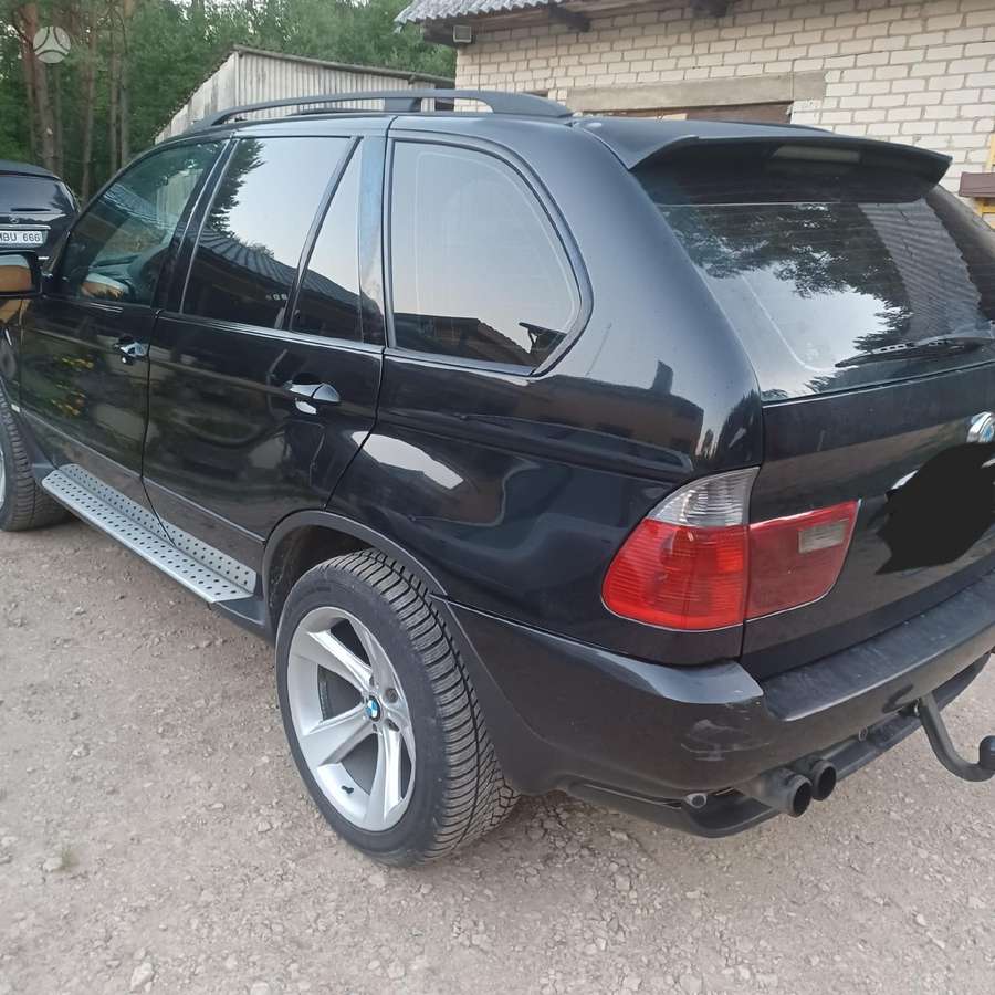 BMW X5 dalimis. Dalimis