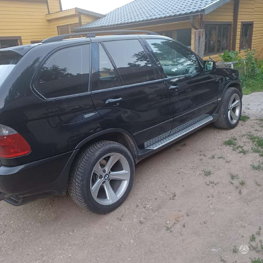 BMW X5 dalimis. Dalimis
