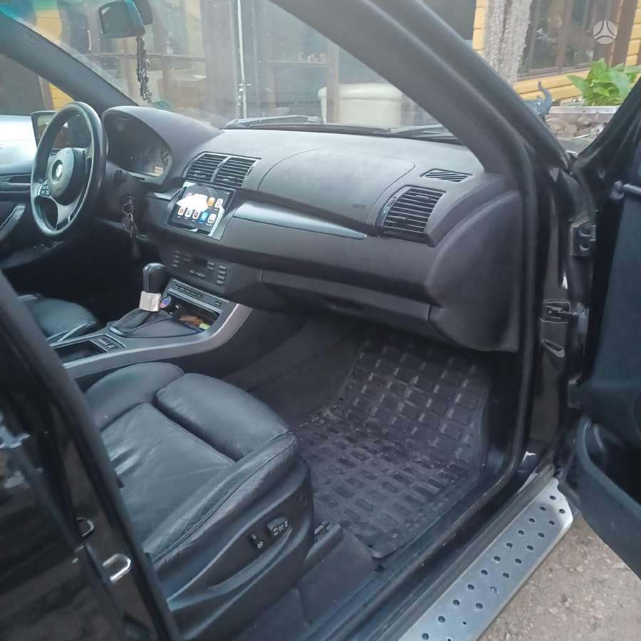 BMW X5 dalimis. Dalimis
