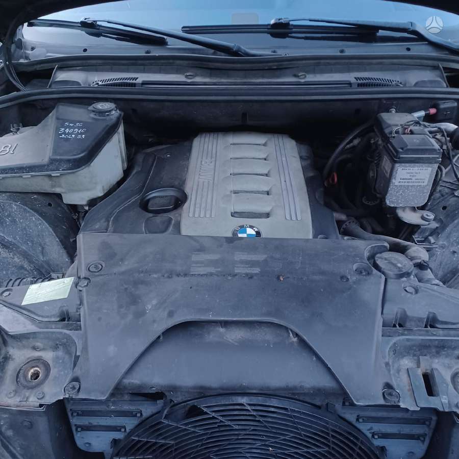 BMW X5 dalimis. Dalimis