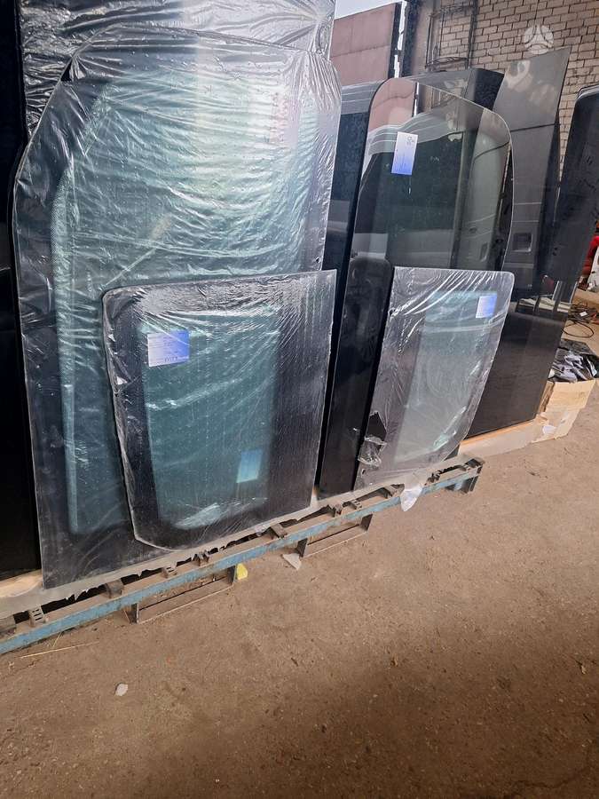Iveco Daily windows