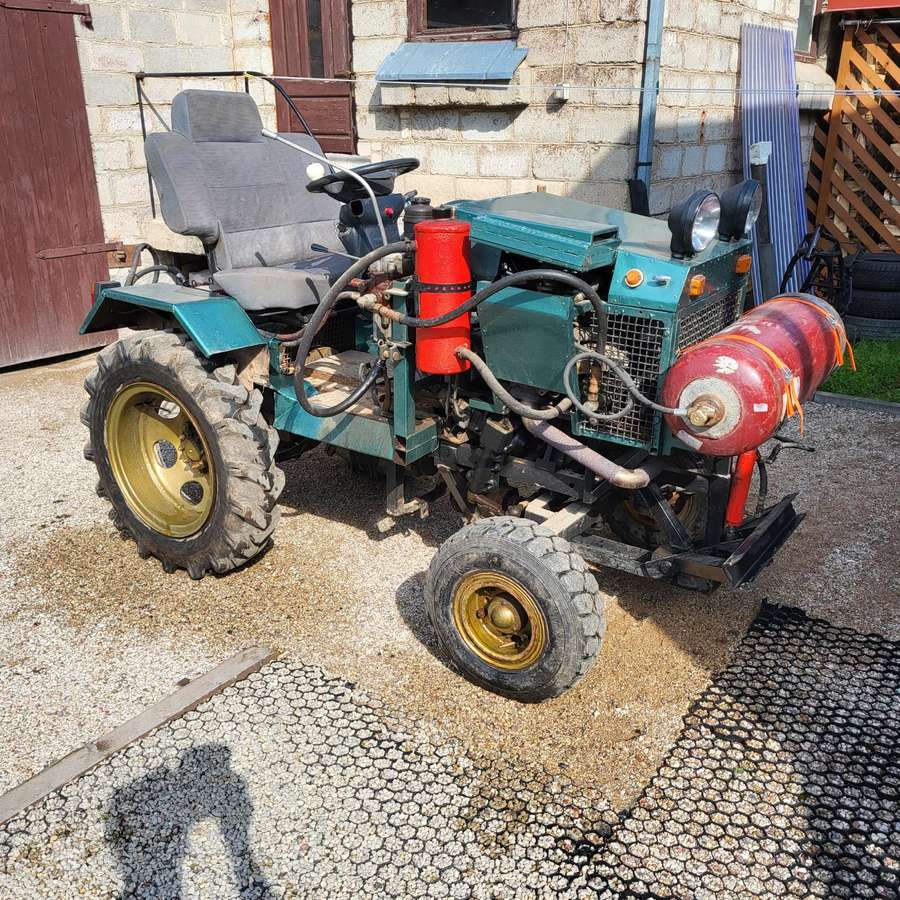 -Kita- Kita, tractors