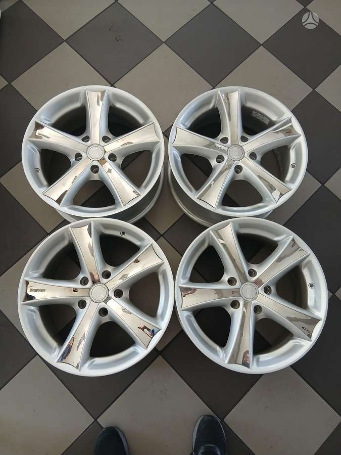 BMW, lengvojo lydinio, R17