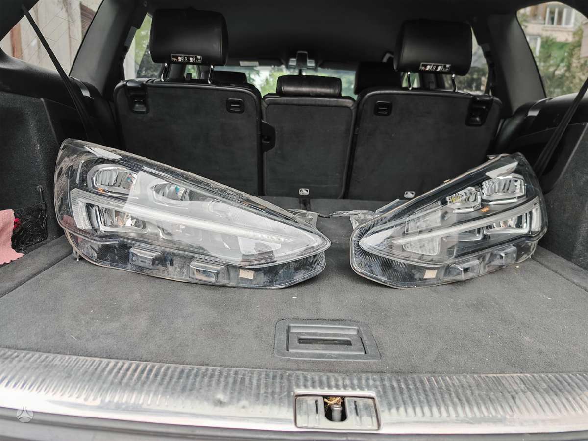 Ford Focus, JX7B13E015CE, žibintai