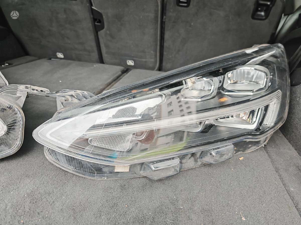 Ford Focus, JX7B13E015CE, žibintai
