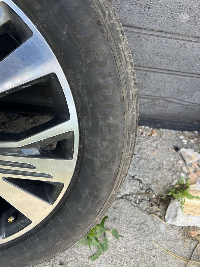 Audi Q4 e-tron, light alloy, R19