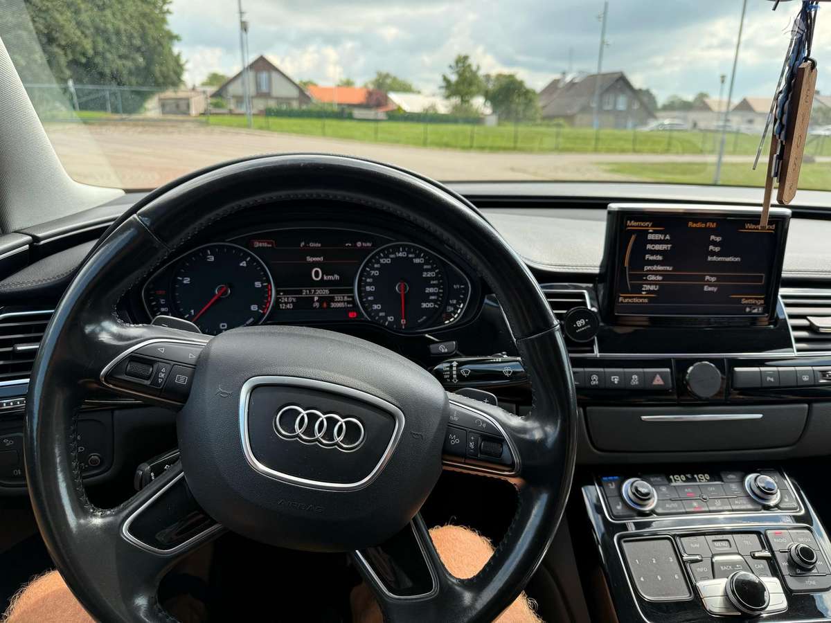 Audi A8, 3.0 l., sedanas