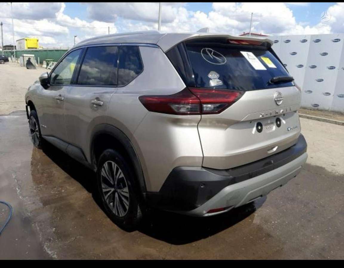 Nissan X-Trail dalimis. Dalimis