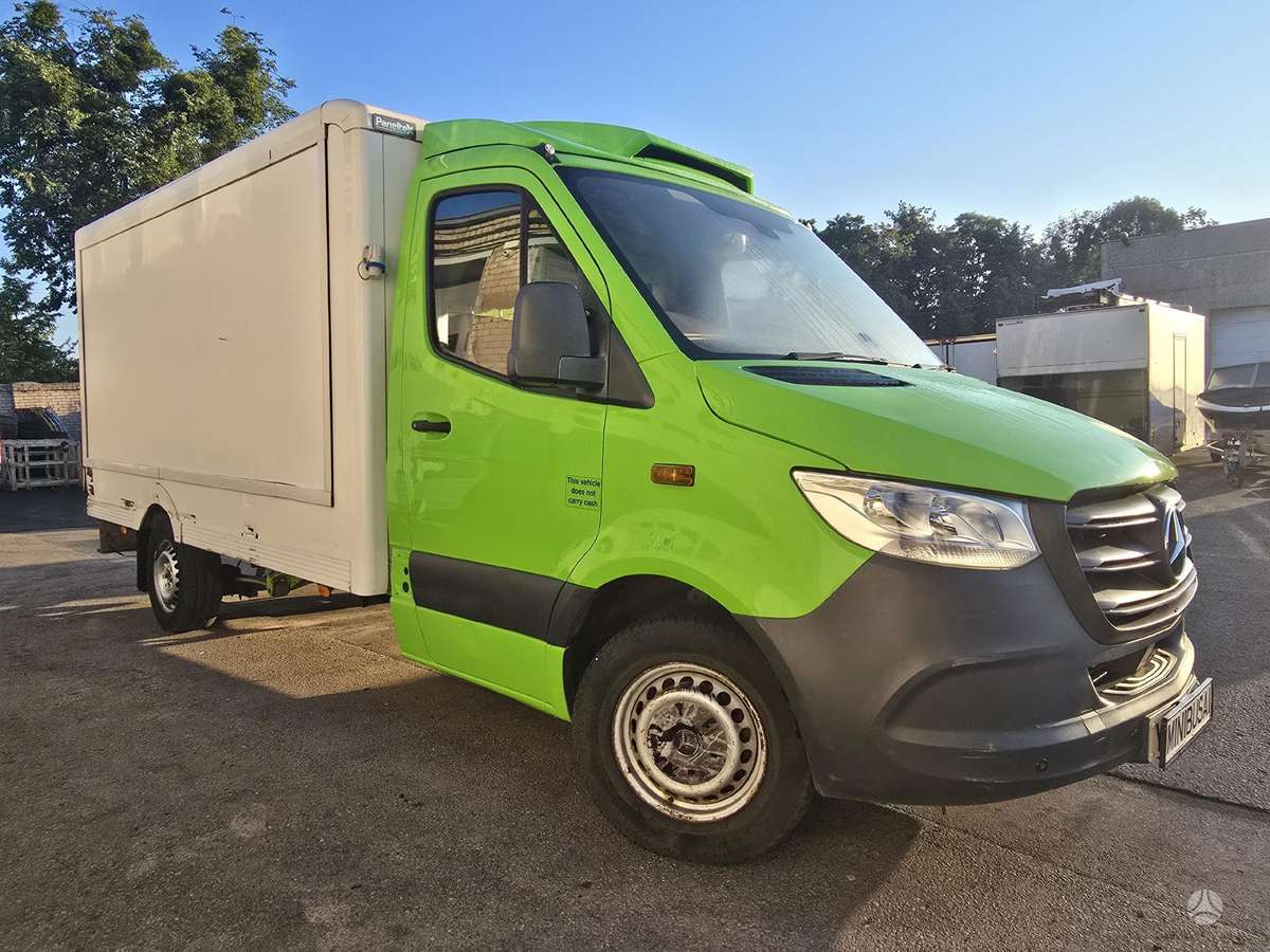 Mercedes-Benz Sprinter, cargo vans