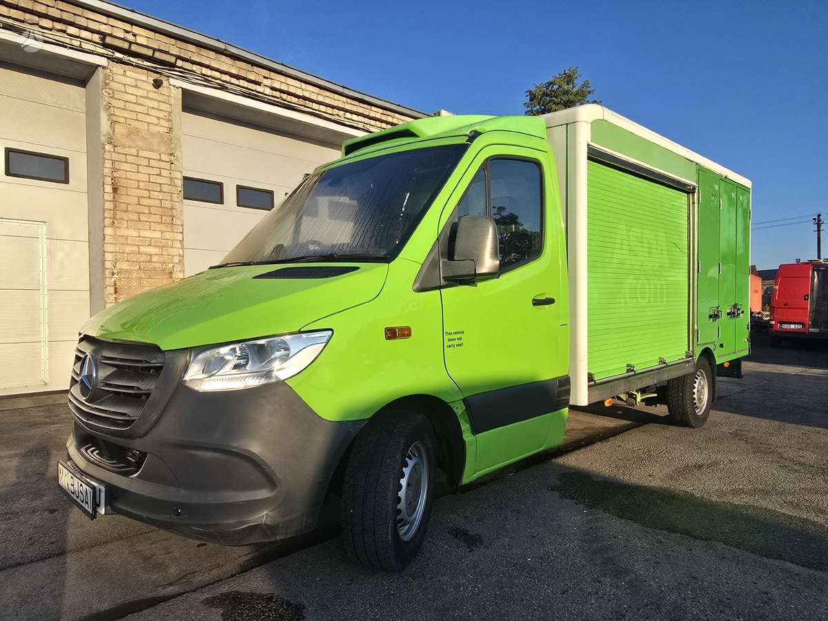 Mercedes-Benz Sprinter, cargo vans