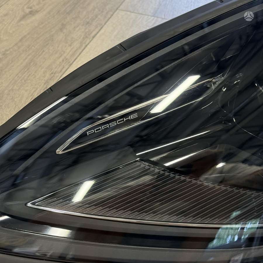 Porsche Macan lights