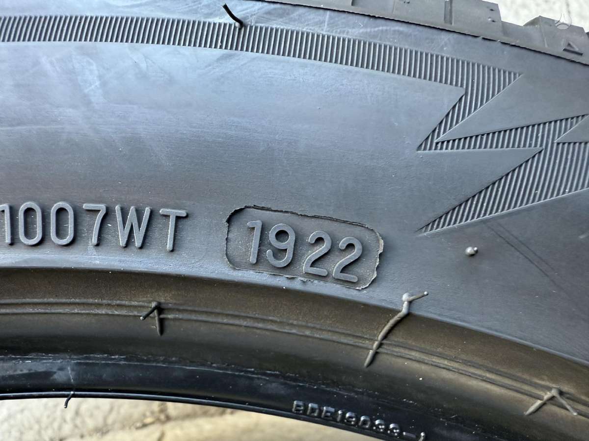 Bridgestone Blizzak lm005, зимние 255/45 R20