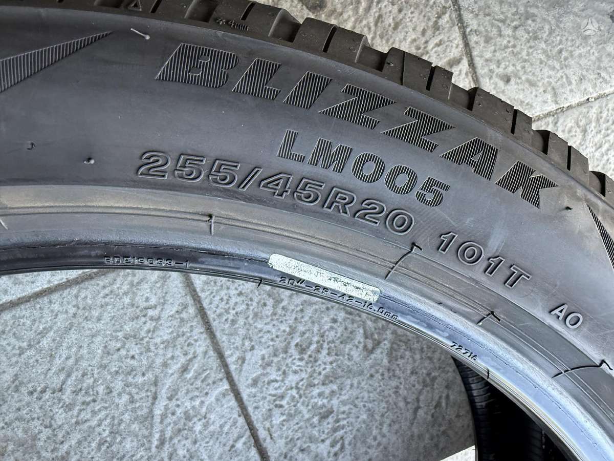 Bridgestone Blizzak lm005, winter 255/45 R20