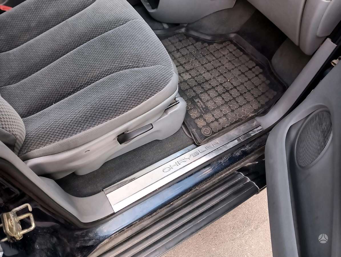 Chrysler Voyager dalimis