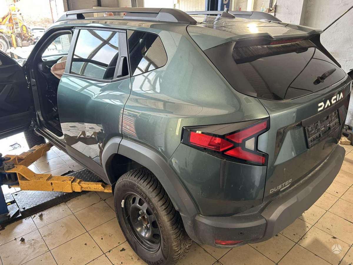 Dacia Duster dalimis