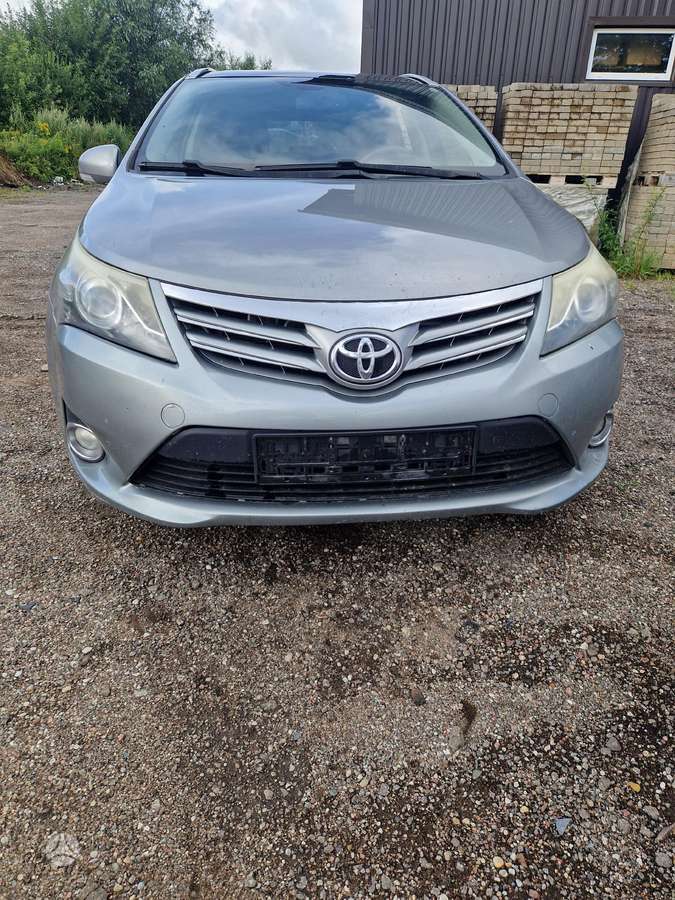 Toyota Avensis dalimis