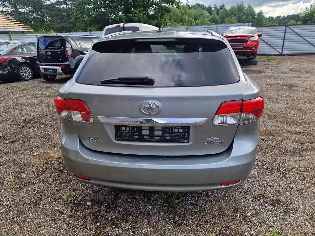 Toyota Avensis dalimis