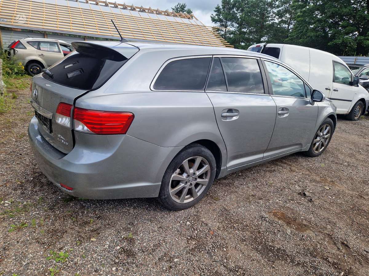 Toyota Avensis dalimis