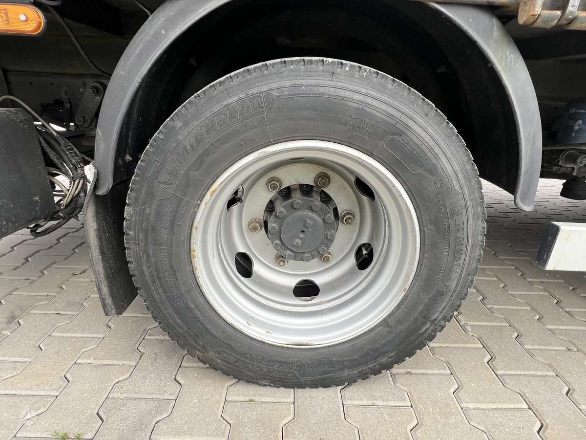 Nissan NT500, бортовые с тентом