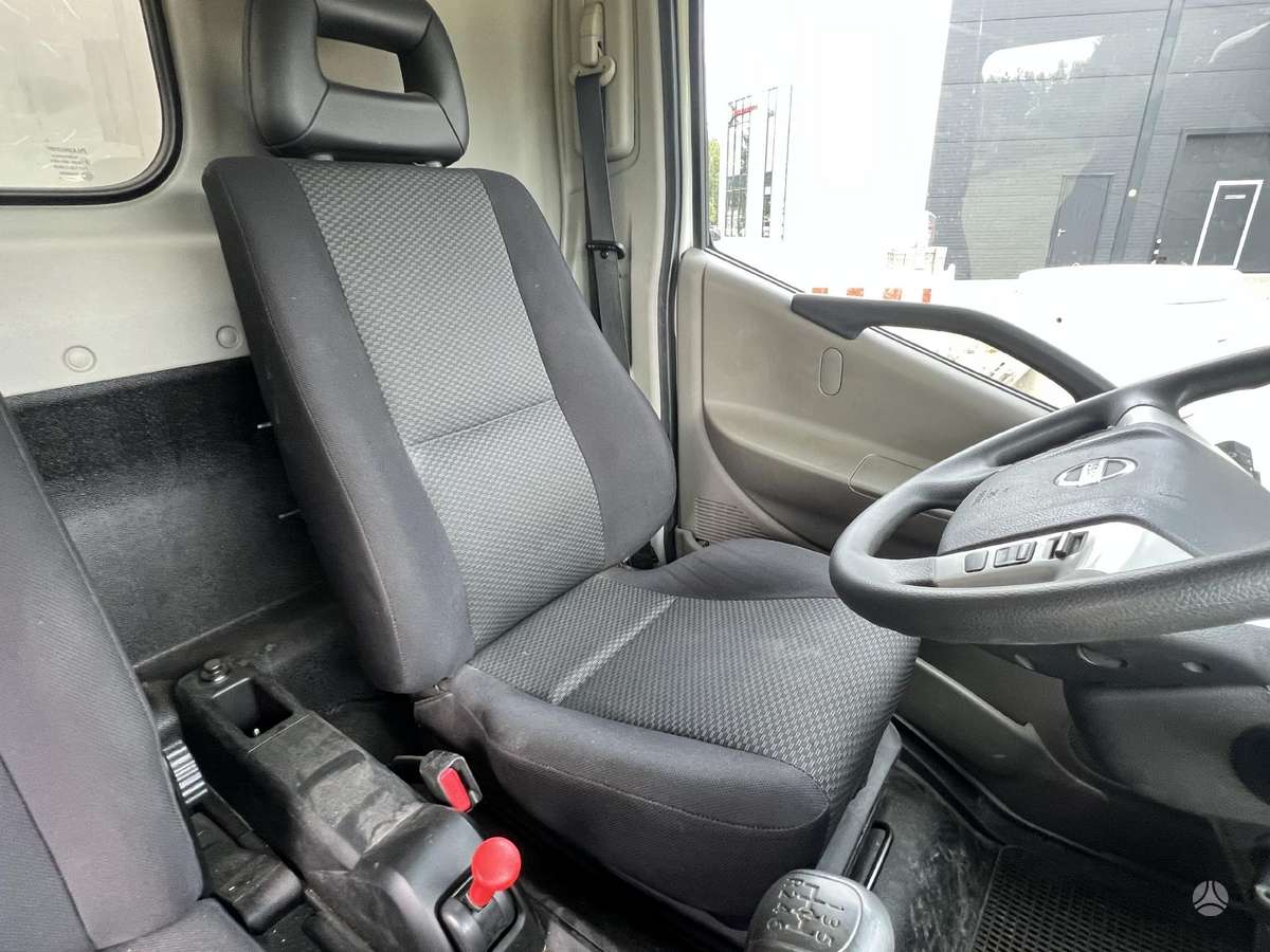 Nissan NT500, бортовые с тентом