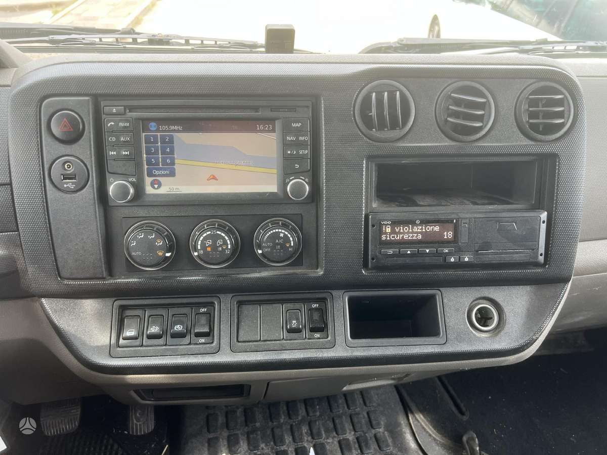Nissan NT500, бортовые с тентом