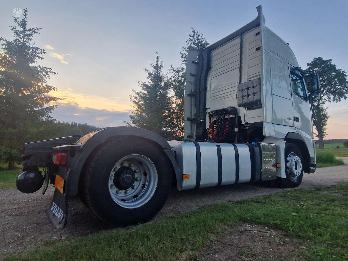 Volvo FH, double sleeper