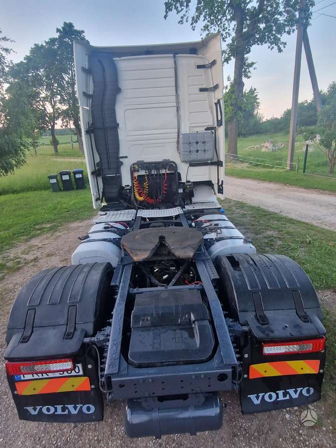 Volvo FH, double sleeper