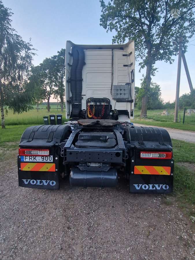 Volvo FH, double sleeper