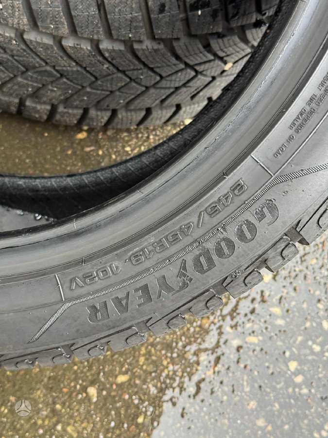 Goodyear ULTRAGRIP PERFORMANCE+, winter 245/45 R19