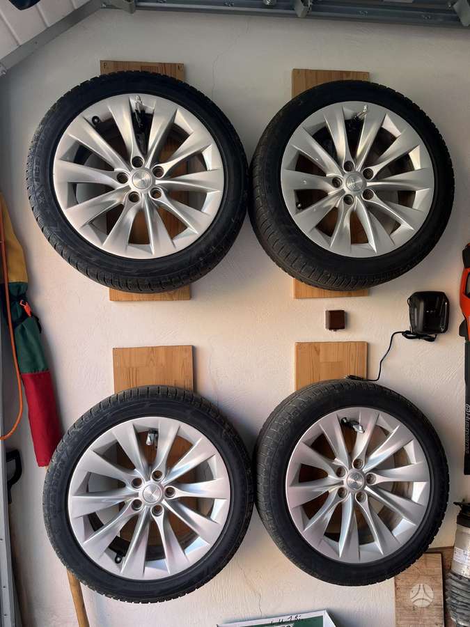 TESLA, lengvojo lydinio, R19