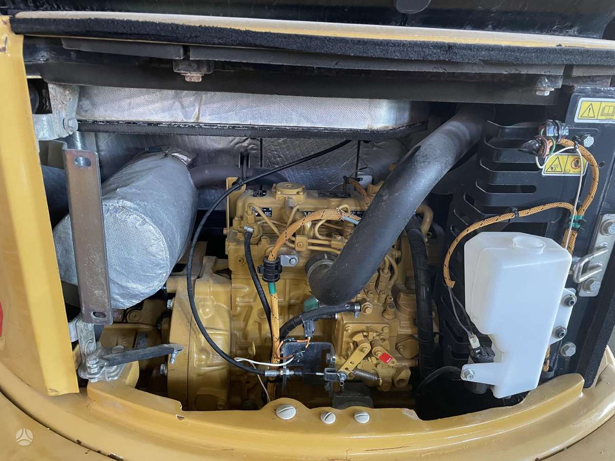 Caterpillar 303E tik dalimis, mini ekskavatoriai