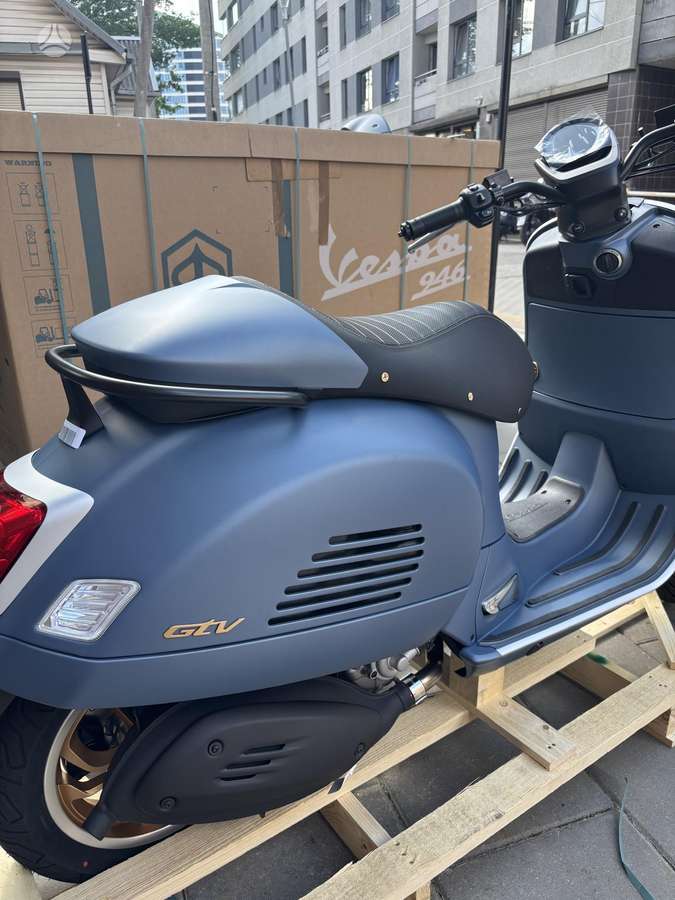 Piaggio Vespa 125cc, scooters / mopeds