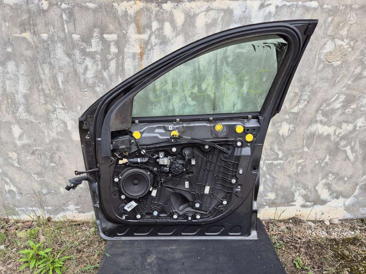 Ford Escape двери