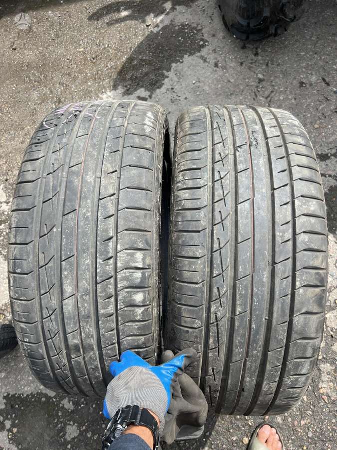 Accelera, vasaras 275/35 R22
