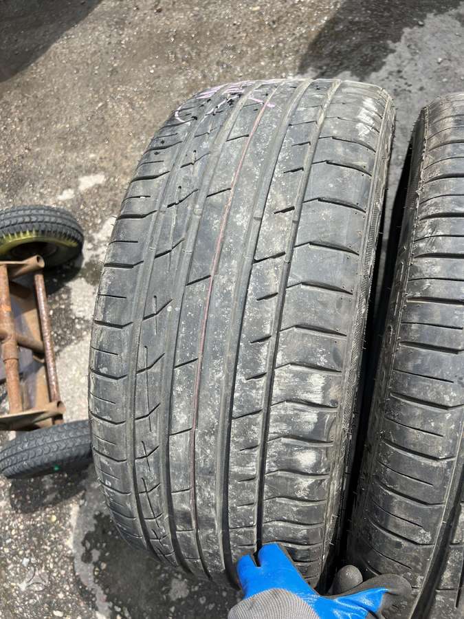 Accelera, vasaras 275/35 R22