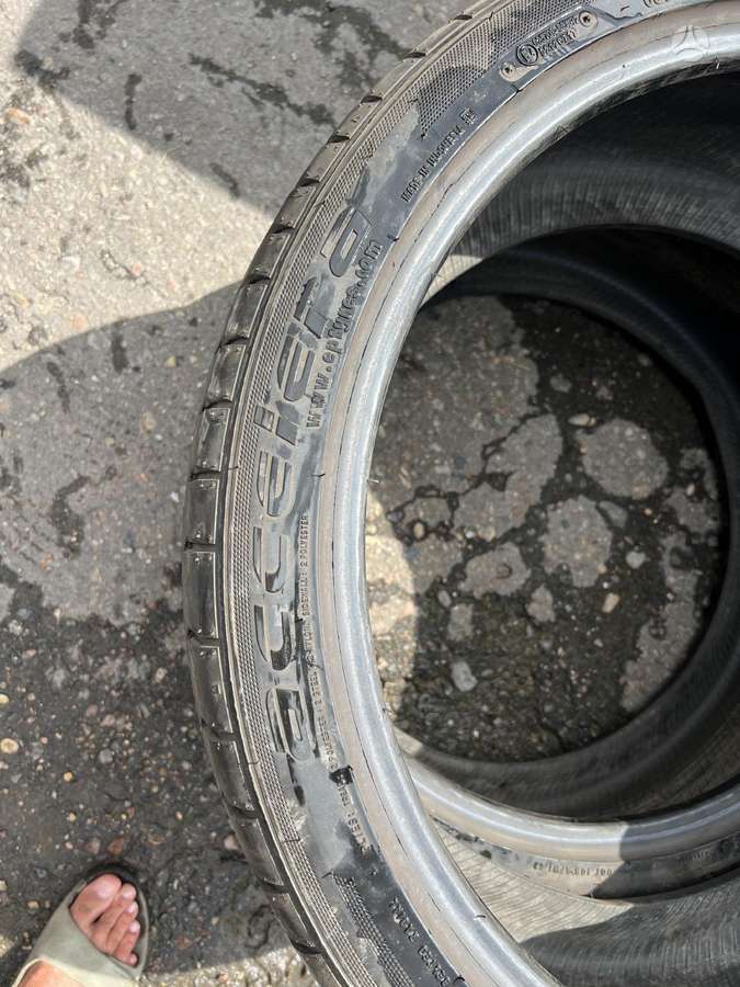 Accelera, vasaras 275/35 R22