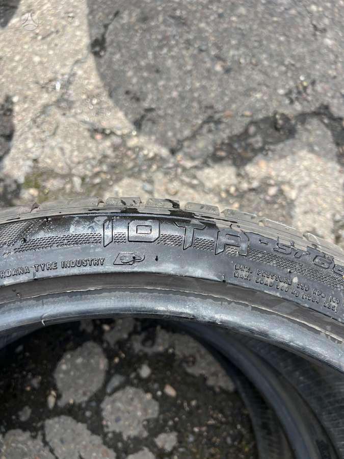Accelera, летние 275/35 R22