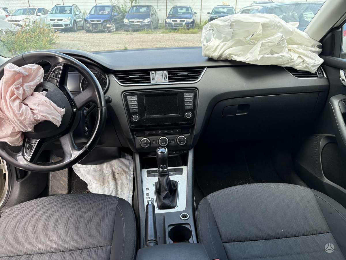 Skoda Octavia 37068366700