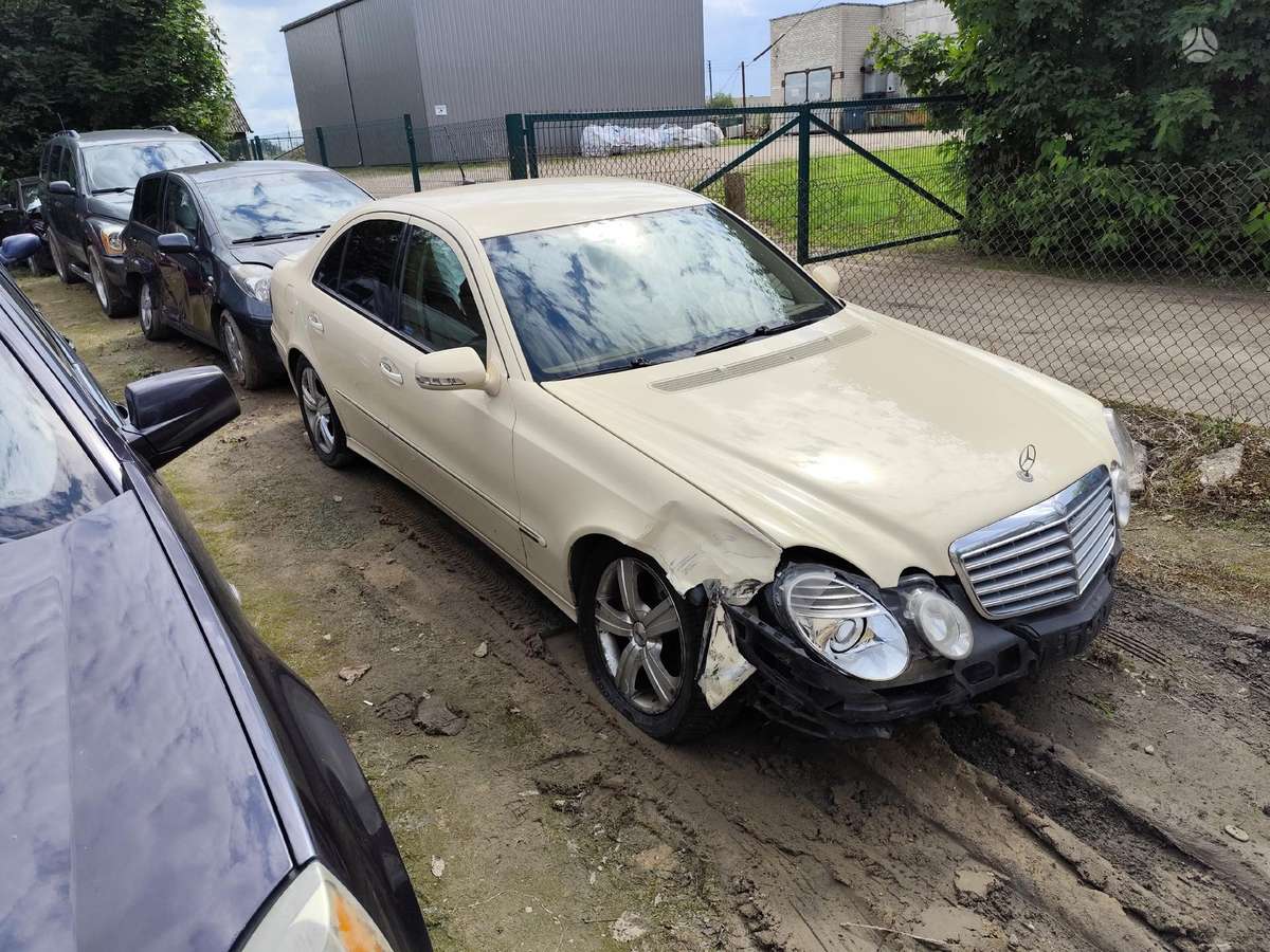 Mercedes-Benz E200 dalimis