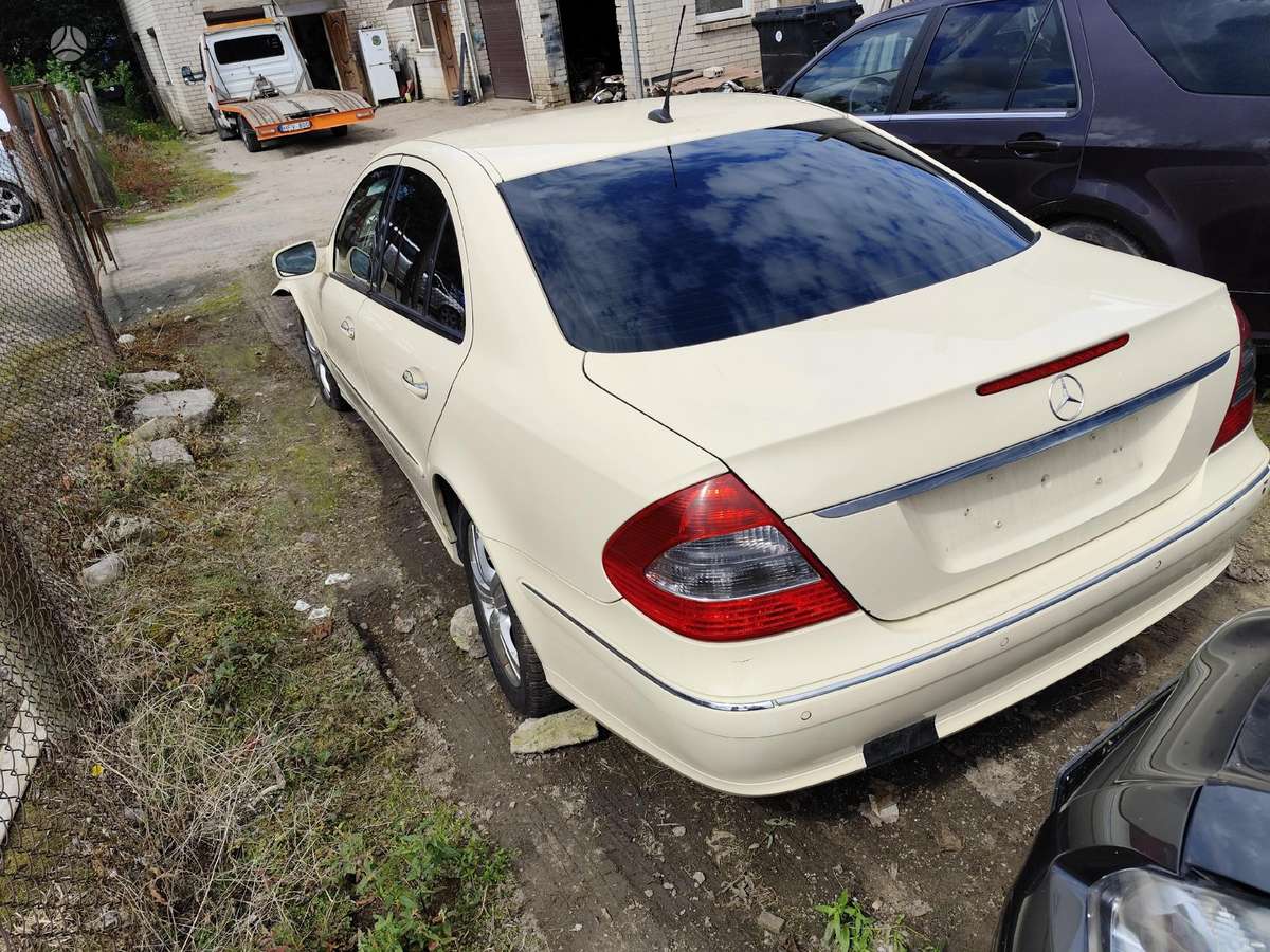 Mercedes-Benz E200 for parts