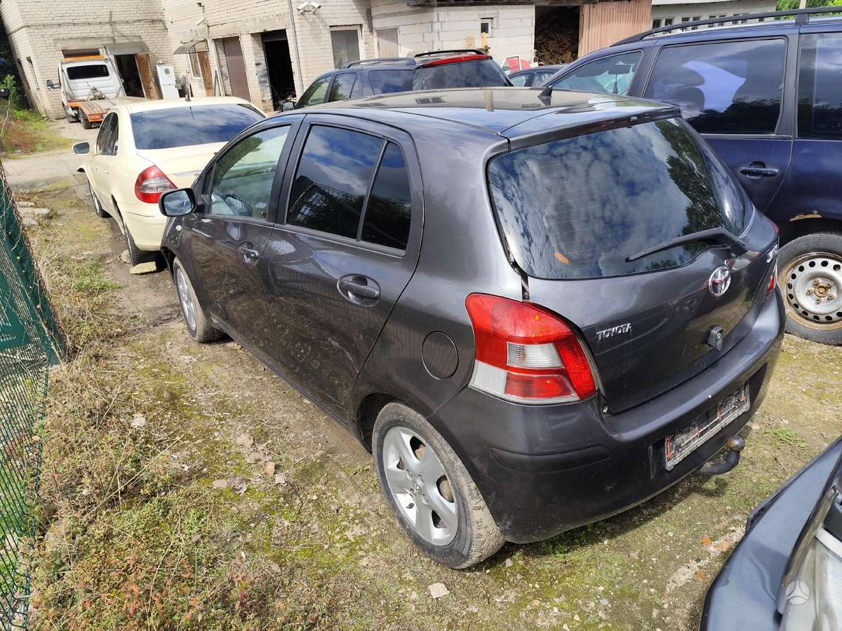 Toyota Yaris for parts