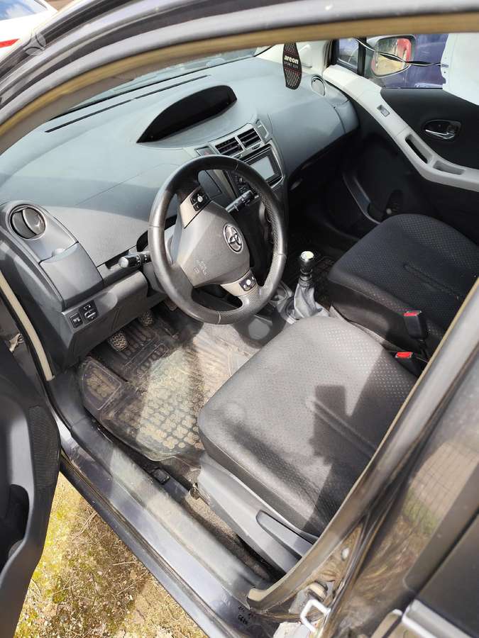 Toyota Yaris по частям