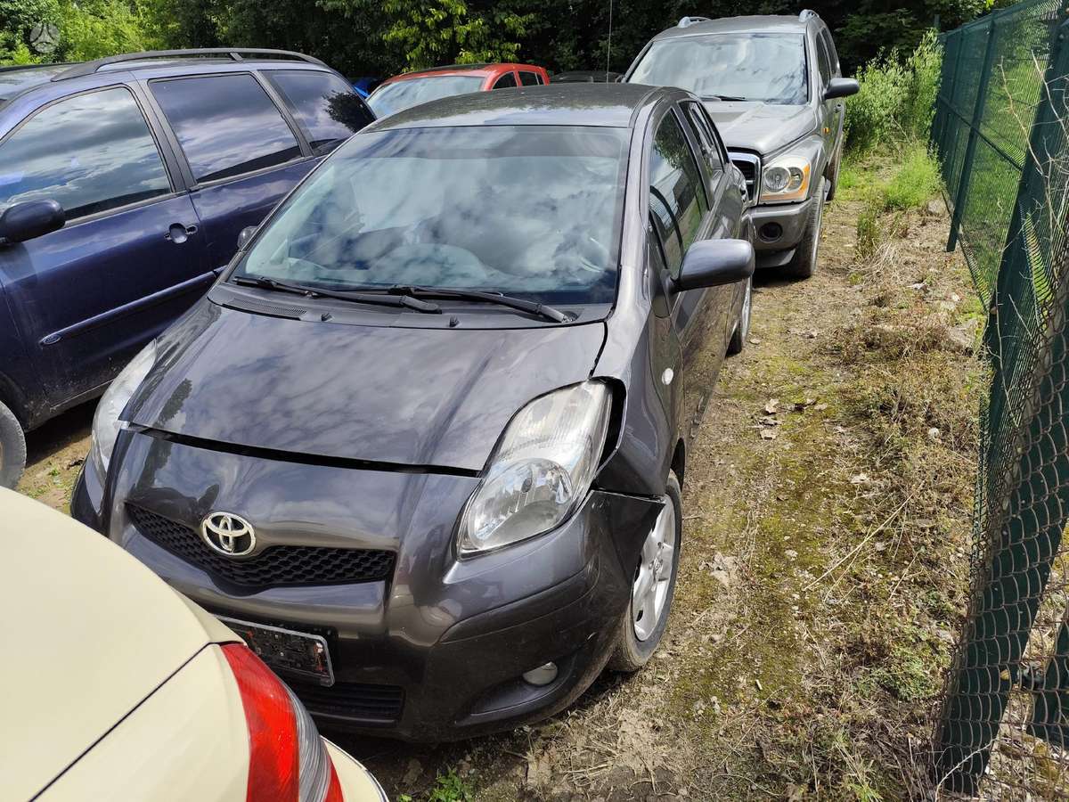Toyota Yaris for parts