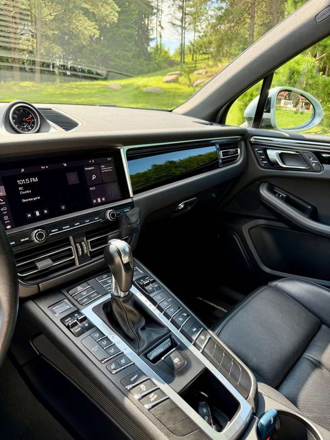 Porsche Macan, 2.0 l., off-road / crossover