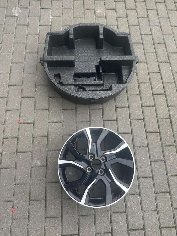 Toyota Yaris doors, lights