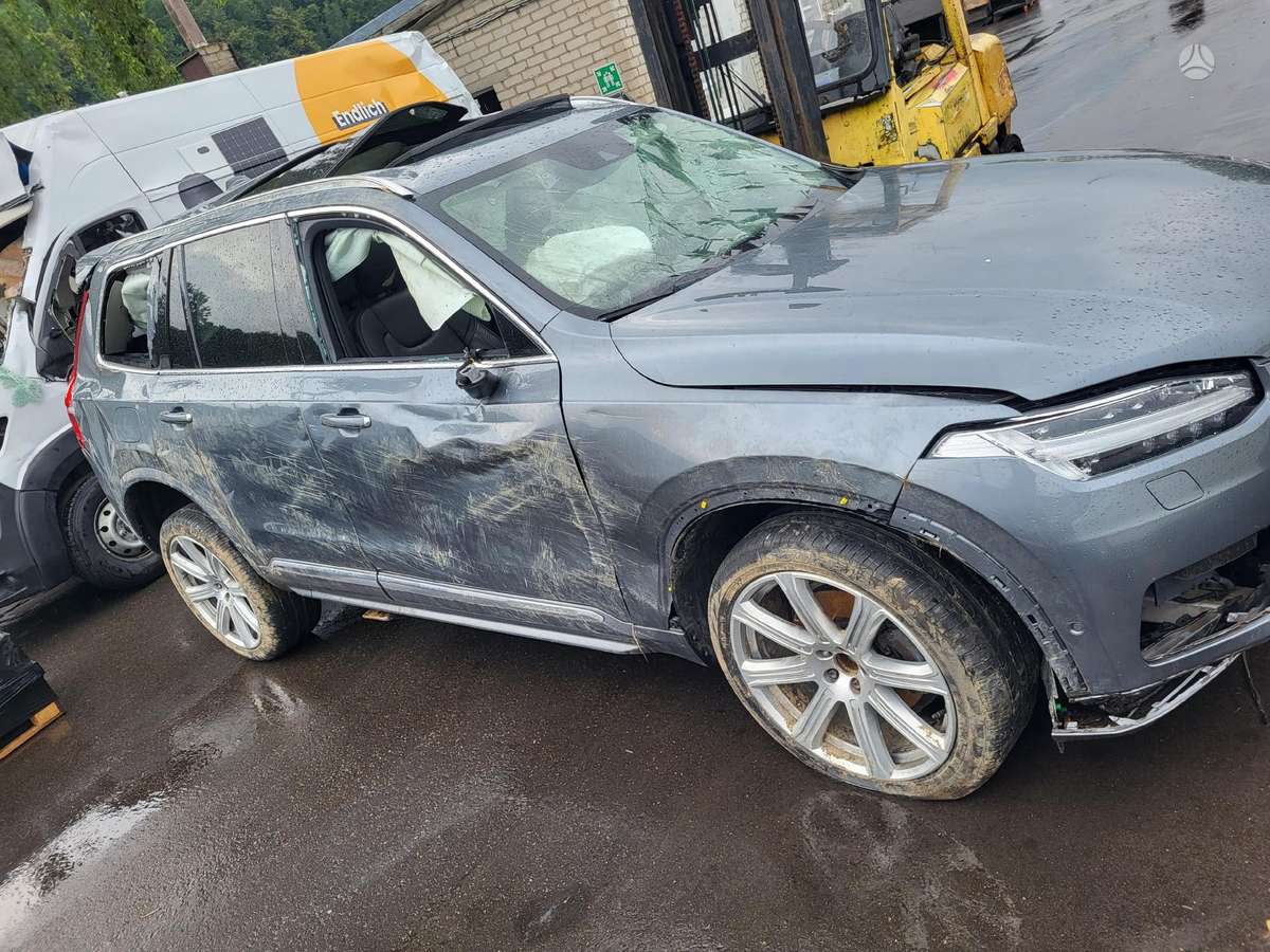 Volvo XC90 for parts