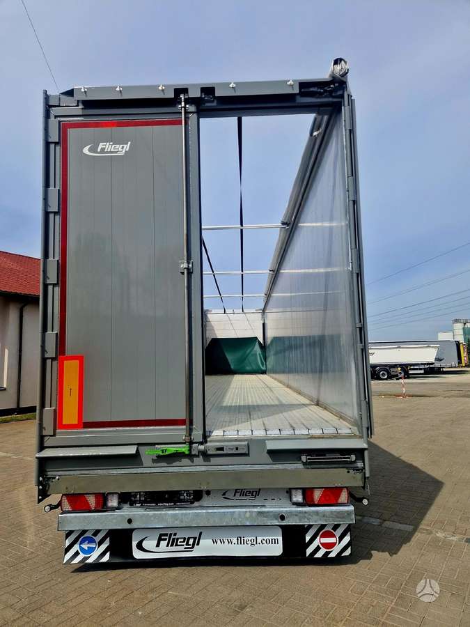 Fliegl, ar slīdošo grīdu