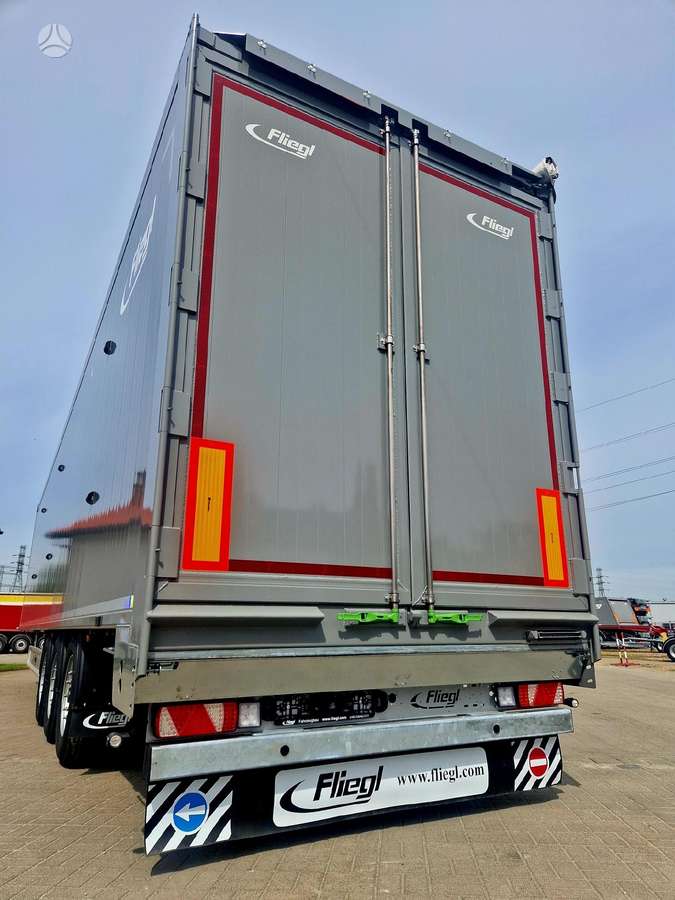 Fliegl, ar slīdošo grīdu
