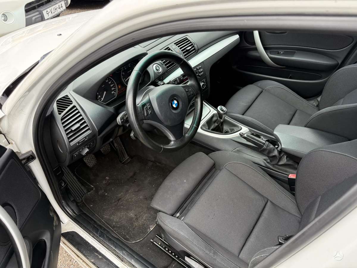 BMW 116, hatchback