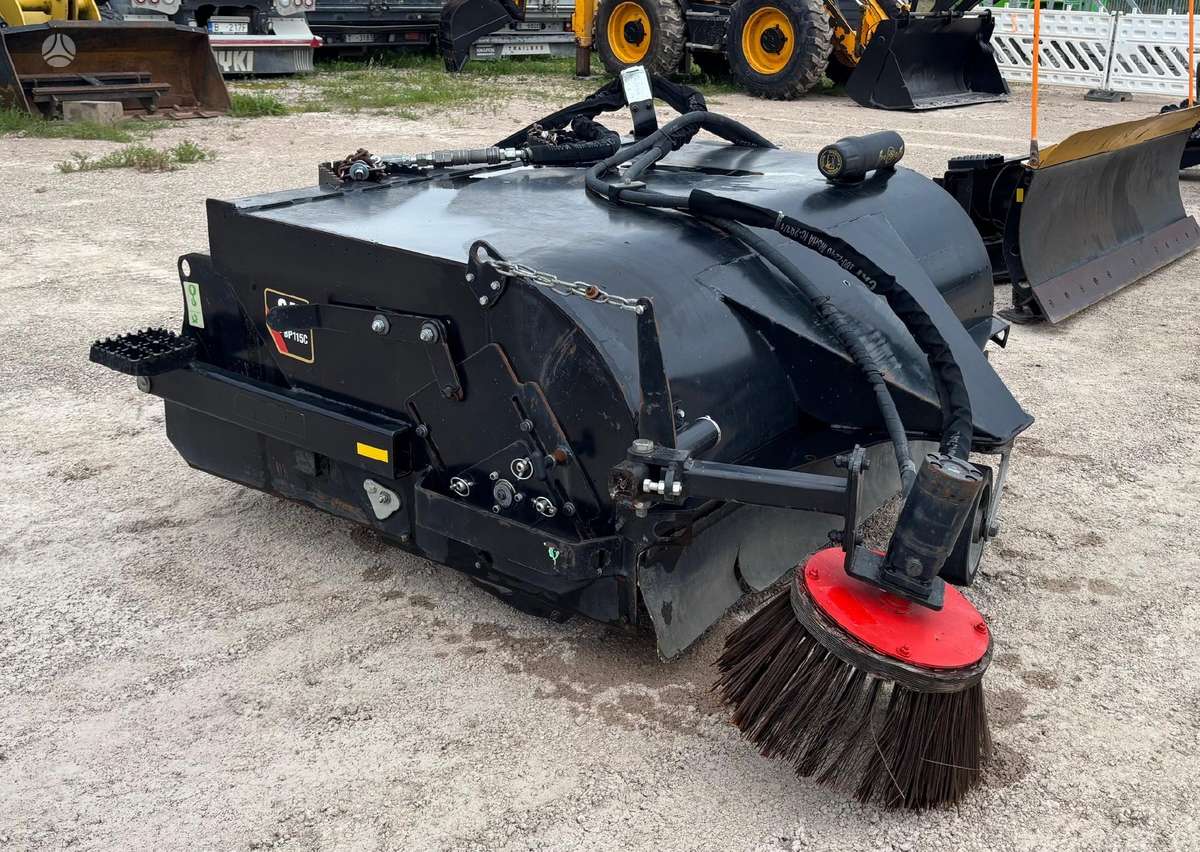 Caterpillar BP115C, brooms / brushes